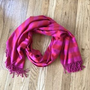 GAP scarf
